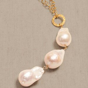 Banana Republic Triple Pearl Pendant Chain Necklace | AUREUS + ARGENT